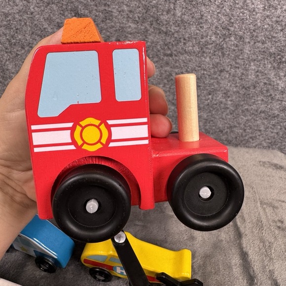 Melissa And Doug Wooden Emergency Vehicle Carrier Truck + 4 Emergency Vehicles - Picture 11 of 16